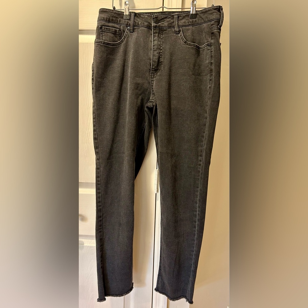 Seven7 Women's Black Slim Straight Leg Jeans